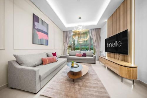 Brand New Private Garden next to Pool Spacious