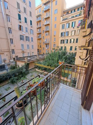 Central, Lively neighborhood, Next to the Metro A