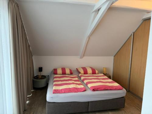 Ένα ή περισσότερα κρεβάτια σε δωμάτιο στο Über den Dächern von Bielefeld schlafen!