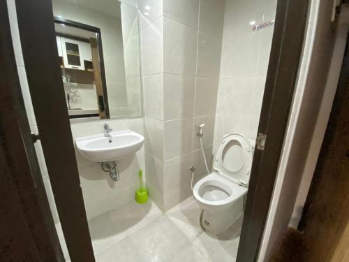 Et badeværelse på Apartement Delf Unit 736 By Millpro