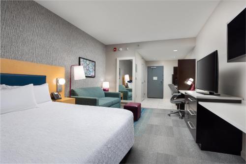 a hotel room with a bed and a desk at Home2 Suites by Hilton Ridgeland in Ridgeland
