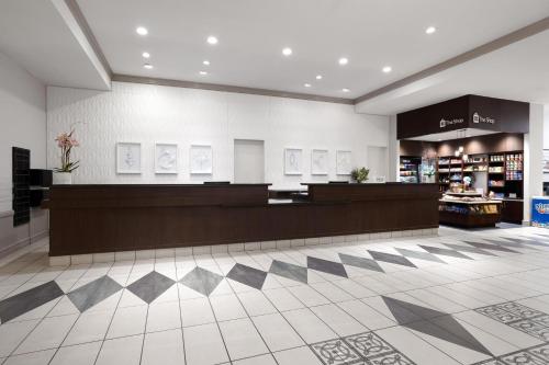 a store lobby with a cash register and a counter at Hilton Garden Inn Chicago Downtown/Magnificent Mile in Chicago