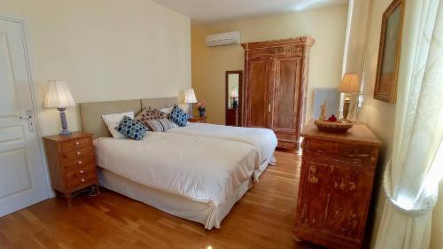 Ένα ή περισσότερα κρεβάτια σε δωμάτιο στο Gite Charles de Castres