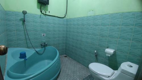 Ένα μπάνιο στο Hotel Antik