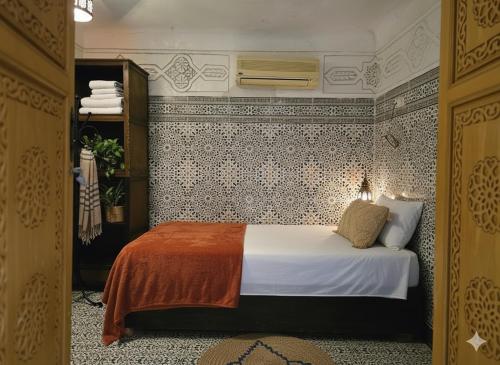 Ένα ή περισσότερα κρεβάτια σε δωμάτιο στο Riad Dalia - Fes Medina