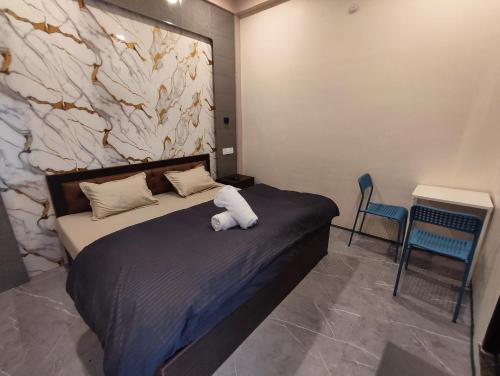 Postel nebo postele na pokoji v ubytování Nomadic Kashi Stays