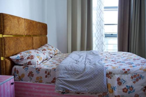 Postel nebo postele na pokoji v ubytování ftrealtyproperties Tango Suites 5