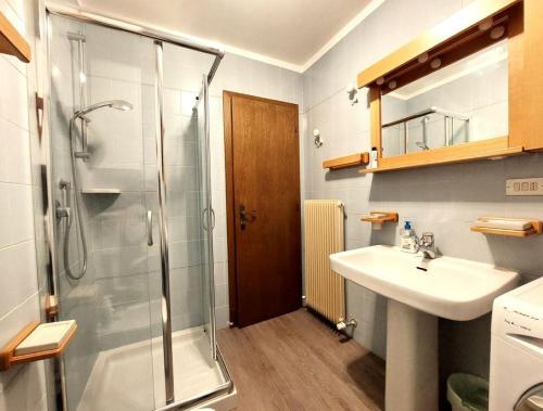 Koupelna v ubytování Two-bedroom apartment-Casa Pieri