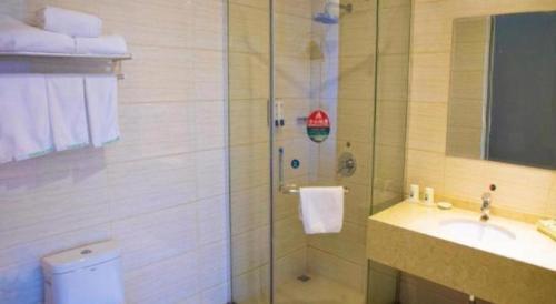 Koupelna v ubytování GreenTree Inn LangFang YanJiao Tianyang Plaza Express Hotel