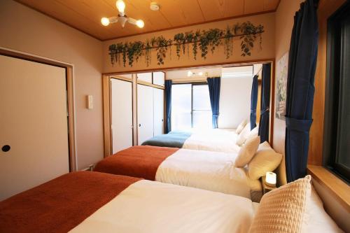 Fotografie z fotogalerie ubytování 20-minute train ride to Akihabara Direct bus to Disney Direct bus to Haneda Airport Private house 5-minute walk from Ichinoe station v Tokiu