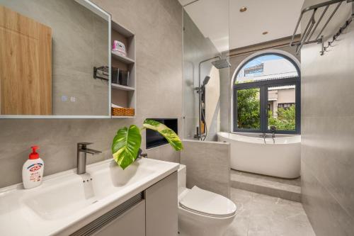 Koupelna v ubytování Azure Villa