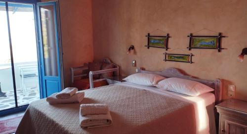 Ένα ή περισσότερα κρεβάτια σε δωμάτιο στο Elia - Studios Amorgos - near the sea