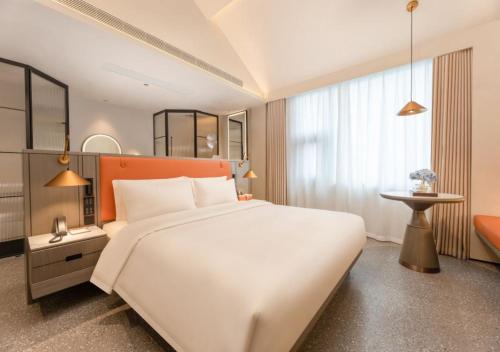 Ένα ή περισσότερα κρεβάτια σε δωμάτιο στο 安渡酒店-苏州观前街七里山塘店