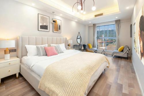 Postel nebo postele na pokoji v ubytování 云深处江景公寓