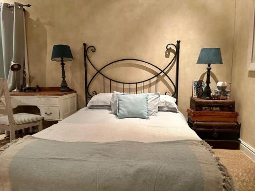 Postel nebo postele na pokoji v ubytování Otter's Creek Riverside