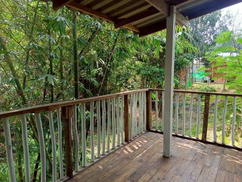 Balkón nebo terasa v ubytování Ploy Chumpoo Lanta