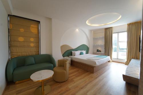 Postel nebo postele na pokoji v ubytování Palette The Moon Hotel Goa