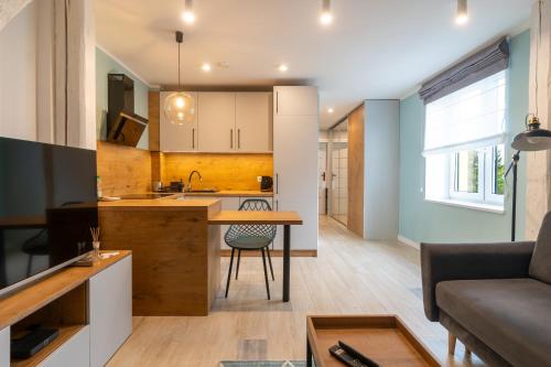 Fabryczna City Apartment by BookingHost
