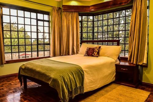 Ένα ή περισσότερα κρεβάτια σε δωμάτιο στο Sheerdrop Country Home Nakuru