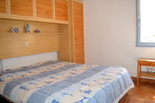 Postel nebo postele na pokoji v ubytování PL010-0901 Appart 2 pièces 4 couchages PORT LEUCATE NATURISME