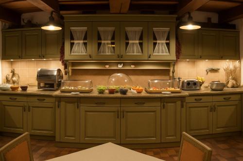 Nhà bếp/bếp nhỏ tại ALBERT RESIDENCE City Center Accommodation Brașov