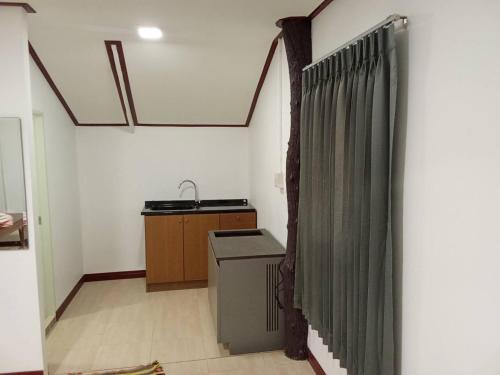 Kuchyň nebo kuchyňský kout v ubytování Koh Kho Khao Guest House