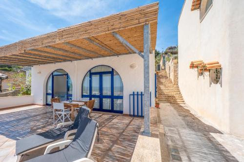 Μπαλκόνι ή βεράντα στο Villa fronte mare nel Salento