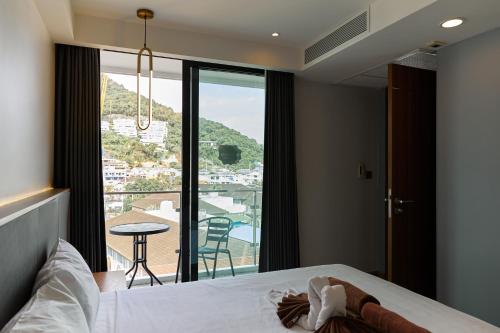 Ένα ή περισσότερα κρεβάτια σε δωμάτιο στο Comfy 1-BR WeKata condo, 5 min to Kata beach