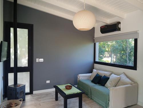 Ein Sitzbereich in der Unterkunft Cabaña Panpachay Villa Giardino