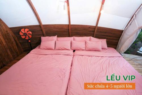 Postel nebo postele na pokoji v ubytování Trạm Mây Glamping