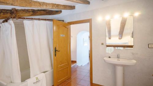 a bathroom with a sink and a toilet and a shower at Cortijo El Álamo 1 Vélez Blanco by Ruralidays in Vélez Blanco