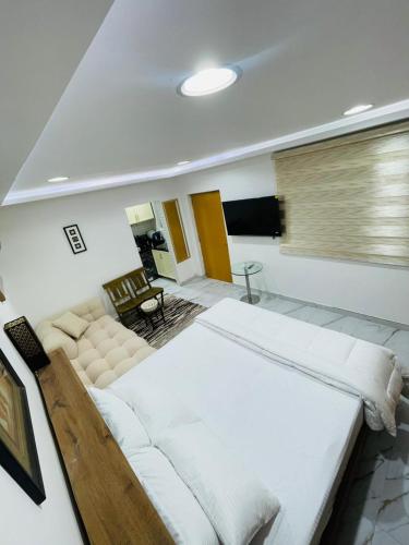 Ένα ή περισσότερα κρεβάτια σε δωμάτιο στο Cozy Private Studio with Garden Al Manhal, Abu Dhabi-5