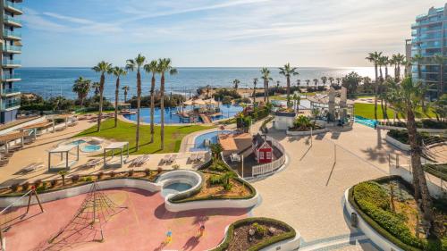 Bazén v ubytování Sea Breeze Apartment nebo v jeho okolí