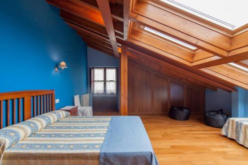 Postel nebo postele na pokoji v ubytování La Casona de la Bisa en Villanueva de Colombres