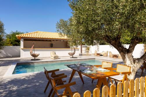 Hồ bơi trong/gần Eneos Boutique Residences - Koroni Poolside & Garden Retreats