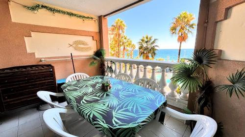 Appartement 426, vue mer et piscine by Palmazur