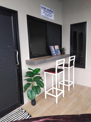 Televiisor ja/või meelelahutuskeskus majutusasutuses Khaosok Campsite