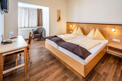 Ένα ή περισσότερα κρεβάτια σε δωμάτιο στο Hotel Gartnerkofel