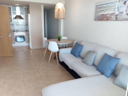 a living room with a couch and a table at vistas panoranicas al mar desde su terraza in Moncófar