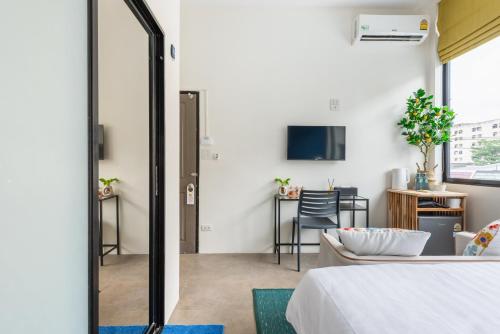 Μια τηλεόραση ή/και κέντρο ψυχαγωγίας στο Lachata - Hua Mak