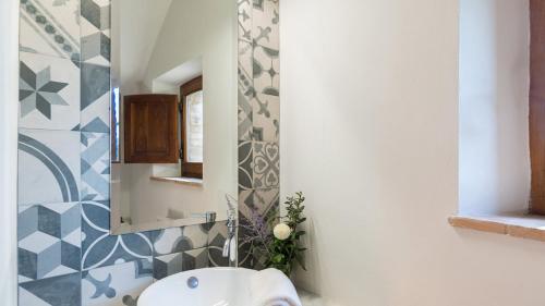 Koupelna v ubytování PODERE FABBRICA 12, Emma Villas