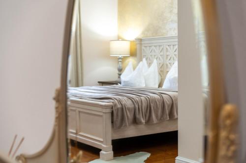 Postel nebo postele na pokoji v ubytování Zámoček Mraznica