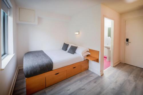 A bed or beds in a room at Dromroe Village University of Limerick