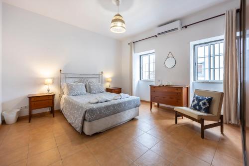 Postel nebo postele na pokoji v ubytování 3 Marias Garden House B&B