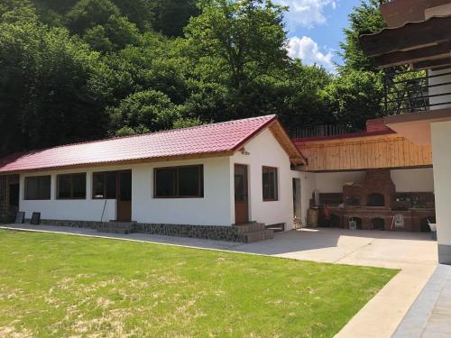 Το κτήριο όπου στεγάζεται  ο ξενώνας