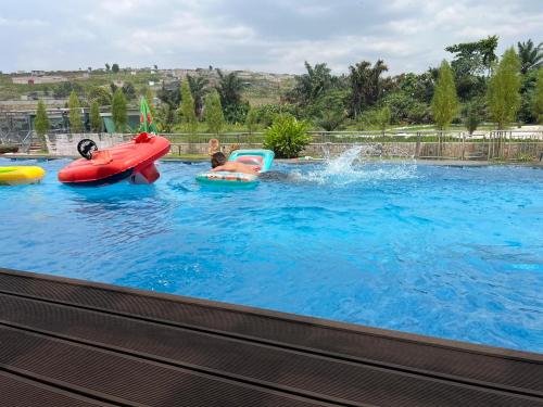 La alberca dentro o cerca de ChristFire