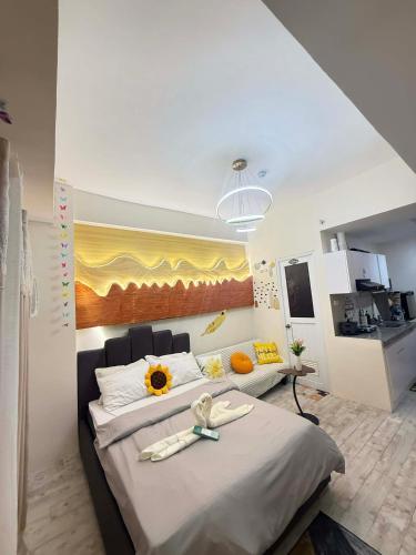 a bedroom with a bed with a flower on it at The Fyangz Luxe Staycation Near Anjo World in Cebu