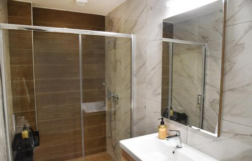 Ένα μπάνιο στο Annabell Houses & Rooms