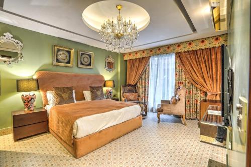 En eller flere senge i et værelse på Palette Hotel Cotts Villa by CheckIn Vasant Kunj New Delhi