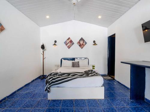 Postel nebo postele na pokoji v ubytování Santorini Cabins